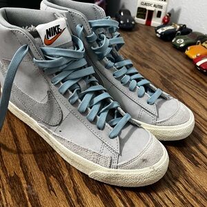 Nike Blazer amid 77 PRM Certified Fresh Grey Fog color